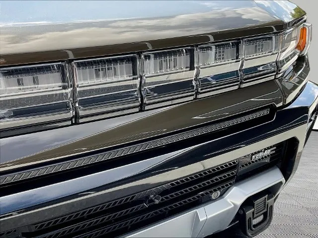GMC Hummer EV Pickup photo 34