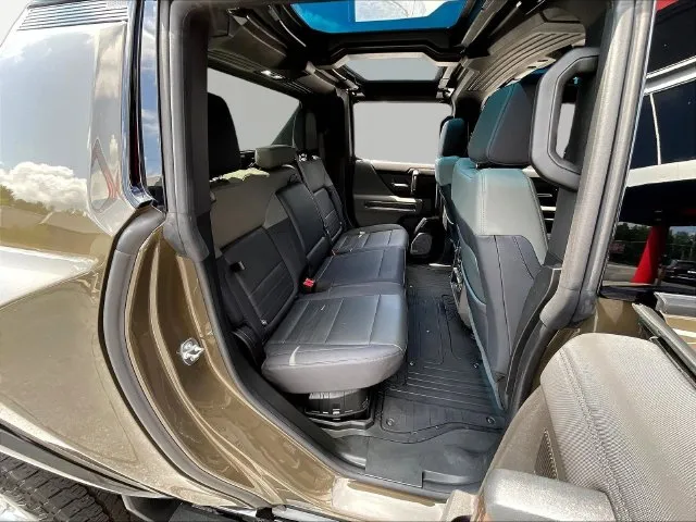 GMC Hummer EV Pickup photo 28