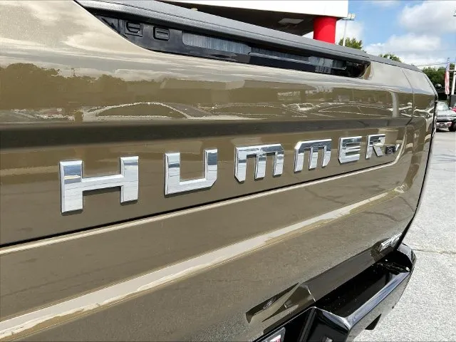 GMC Hummer EV Pickup photo 27