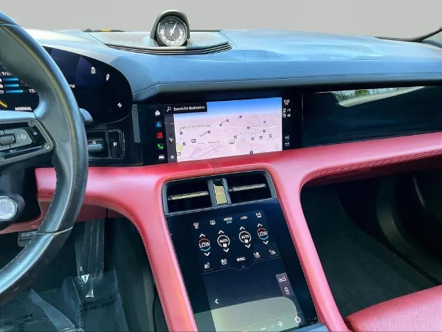 Porsche Taycan photo 11