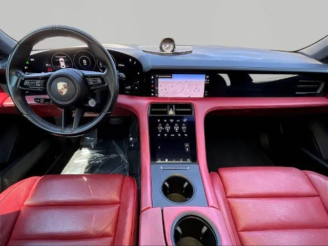 Porsche Taycan photo 9