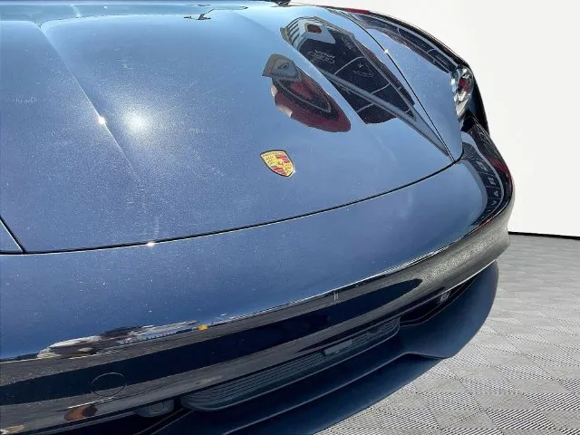 Porsche Taycan photo 31