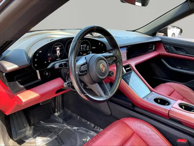 Porsche Taycan photo 17