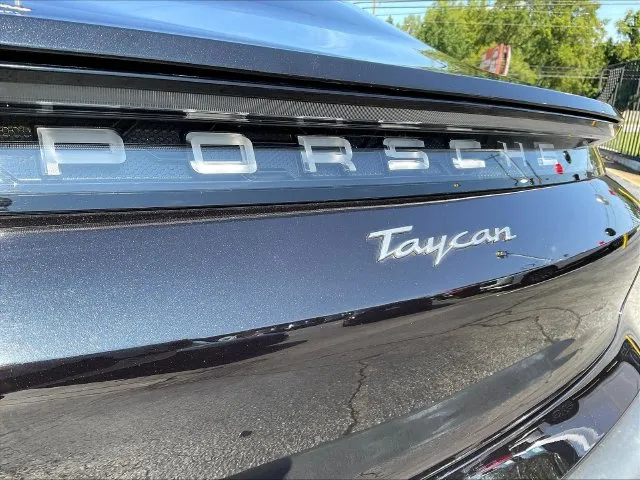 Porsche Taycan photo 24
