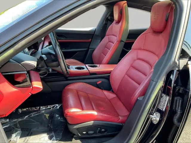 Porsche Taycan photo 21