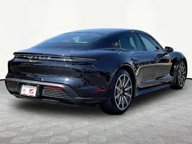 Porsche Taycan photo 7