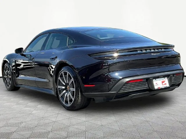 Porsche Taycan photo 5
