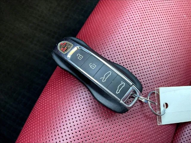 Porsche Taycan photo 33