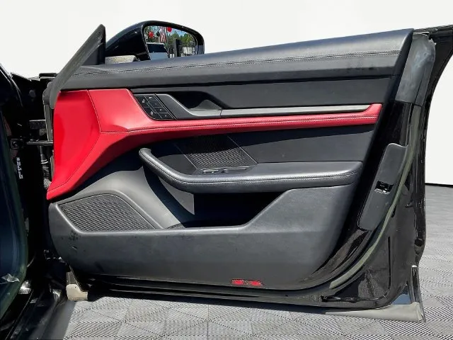 Porsche Taycan photo 28