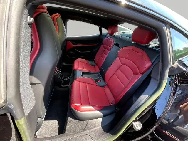 Porsche Taycan photo 22