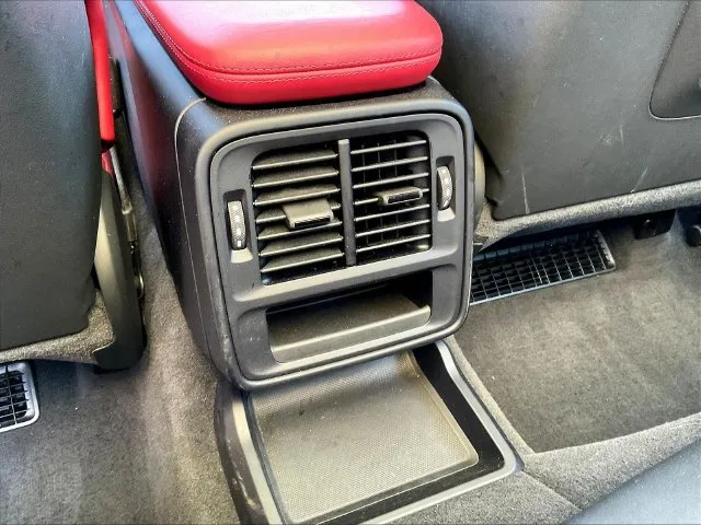 Porsche Taycan photo 12