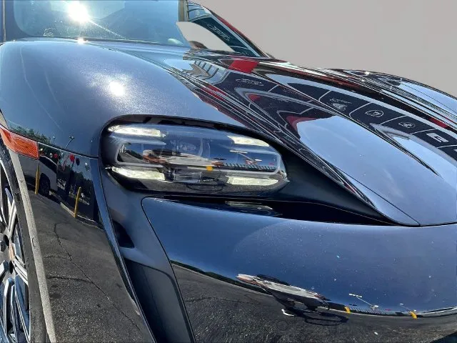 Porsche Taycan photo 30