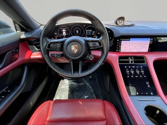 Porsche Taycan photo 10
