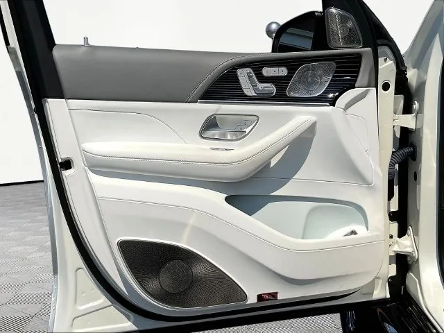 Mercedes-Benz GLS photo 22