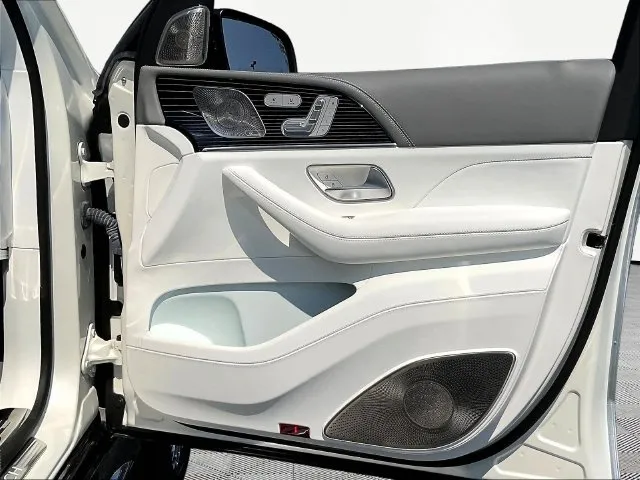 Mercedes-Benz GLS photo 30