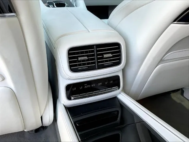 Mercedes-Benz GLS photo 12