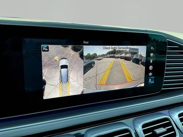 Mercedes-Benz GLS photo 16
