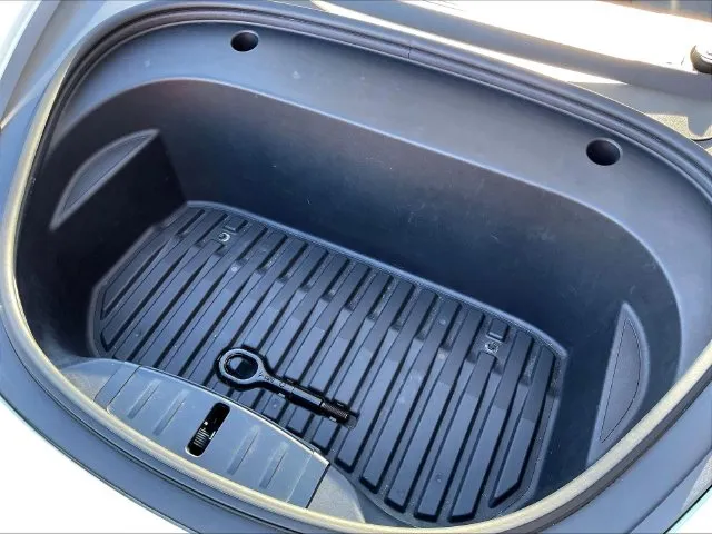 Tesla Model 3 photo 32