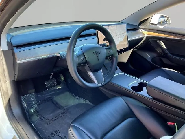 Tesla Model 3 photo 18