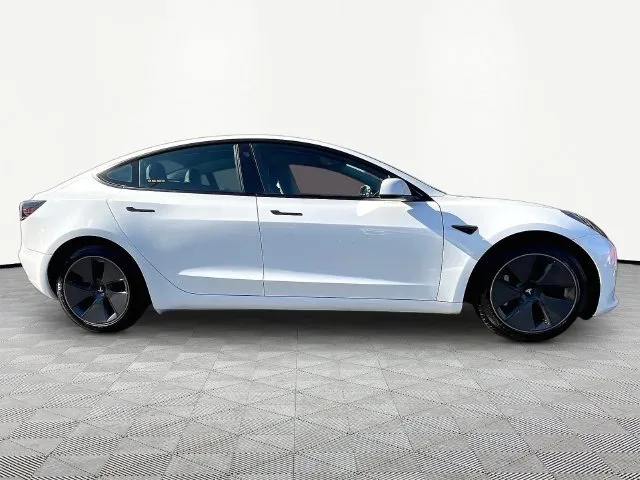 Tesla Model 3 photo 8