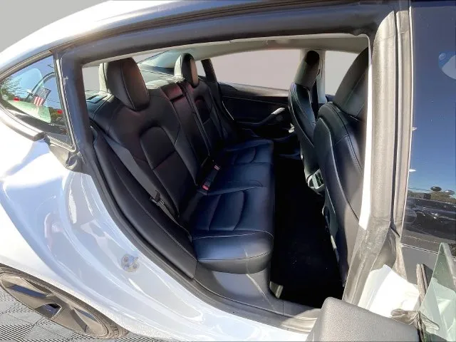 Tesla Model 3 photo 26