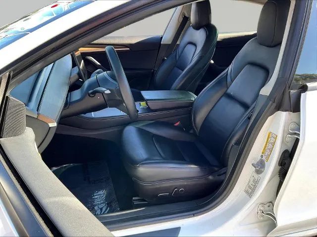 Tesla Model 3 photo 22