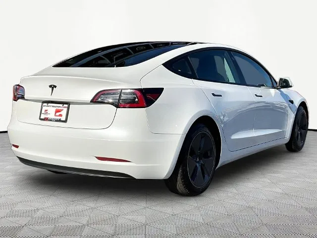 Tesla Model 3 photo 7
