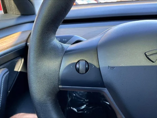 Tesla Model 3 photo 13