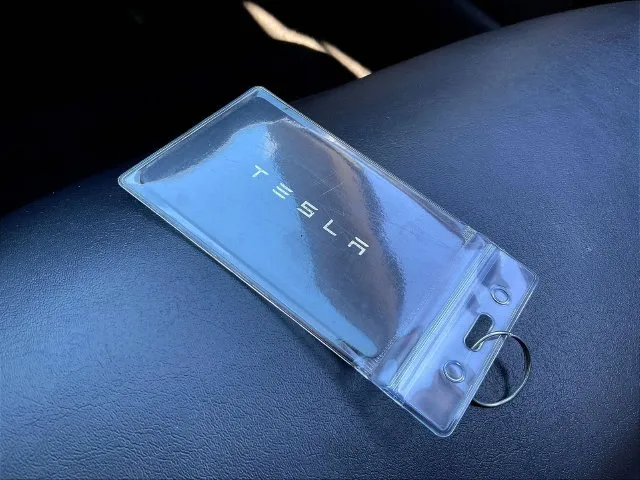 Tesla Model 3 photo 36