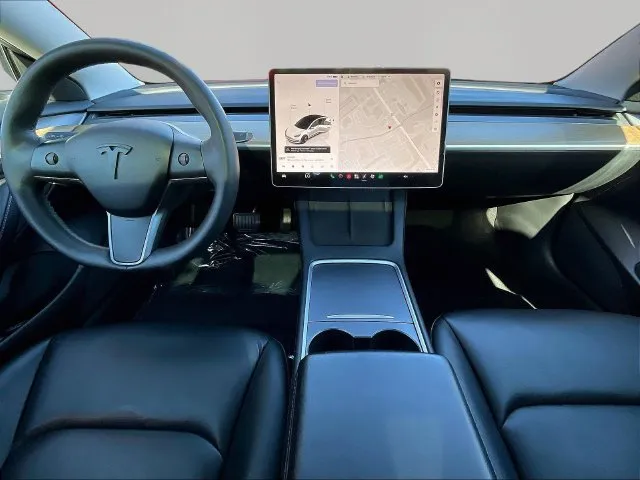 Tesla Model 3 photo 9