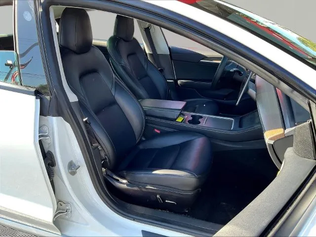 Tesla Model 3 photo 30
