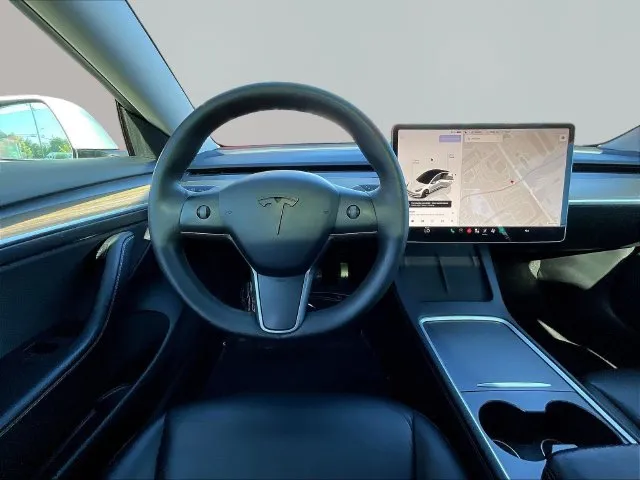 Tesla Model 3 photo 10