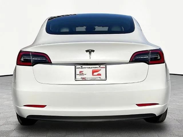 Tesla Model 3 photo 6