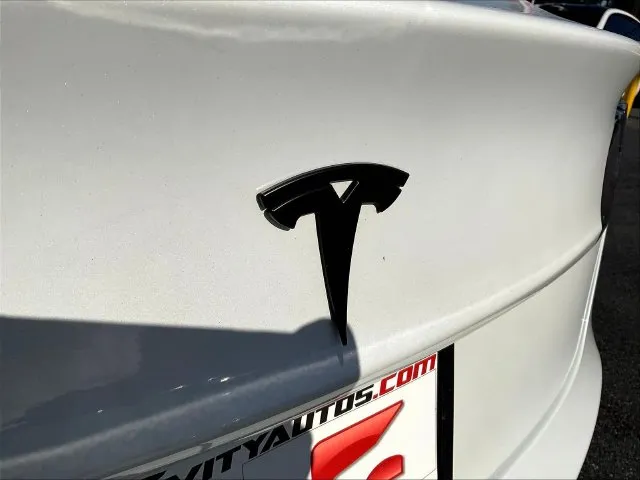 Tesla Model 3 photo 25