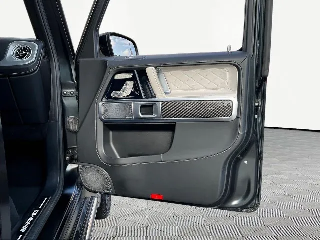 Mercedes-Benz G-Class photo 30