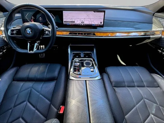 BMW 7 Series photo 9