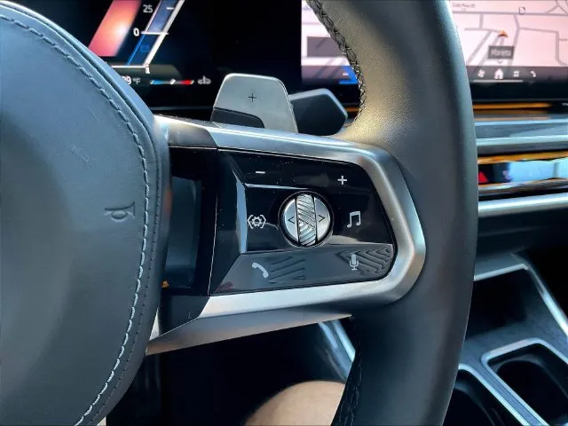 BMW 7 Series photo 14