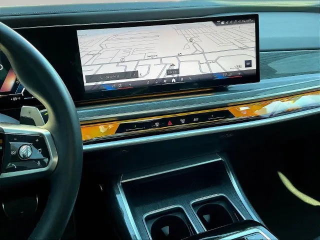 BMW 7 Series photo 11