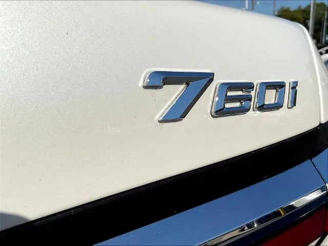 BMW 7 Series photo 25