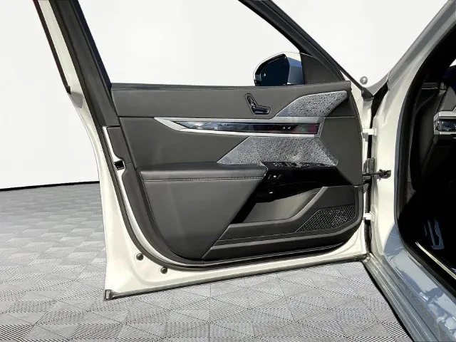 BMW 7 Series photo 21