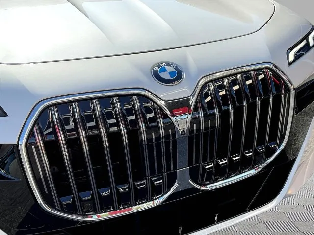 BMW 7 Series photo 32