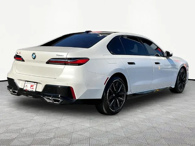 BMW 7 Series photo 7