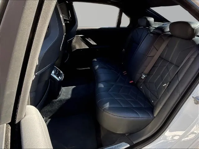 BMW 7 Series photo 23