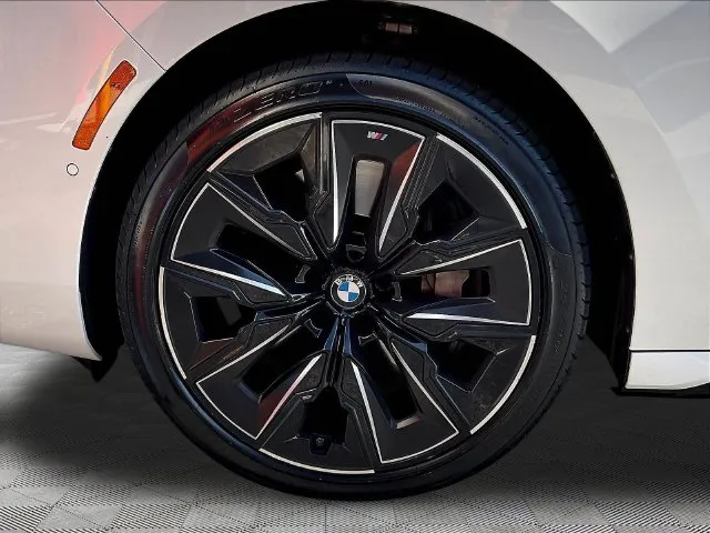 BMW 7 Series photo 33