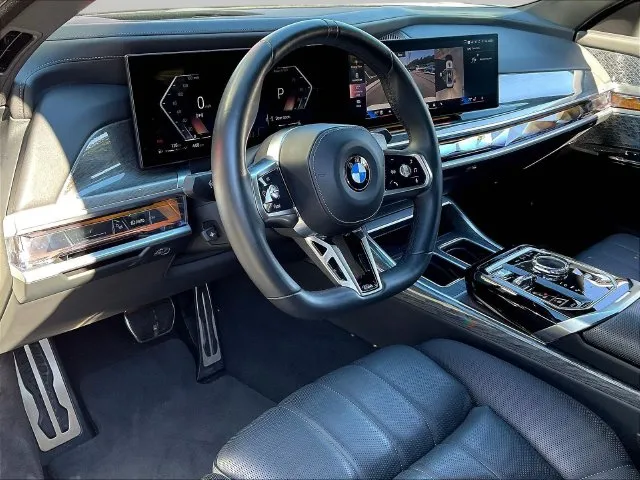 BMW 7 Series photo 18