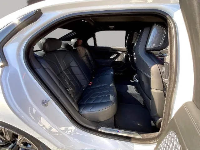 BMW 7 Series photo 26
