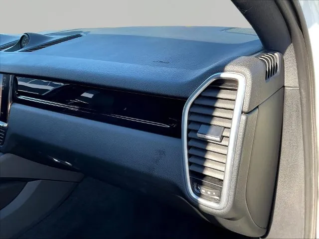 Porsche Cayenne photo 27