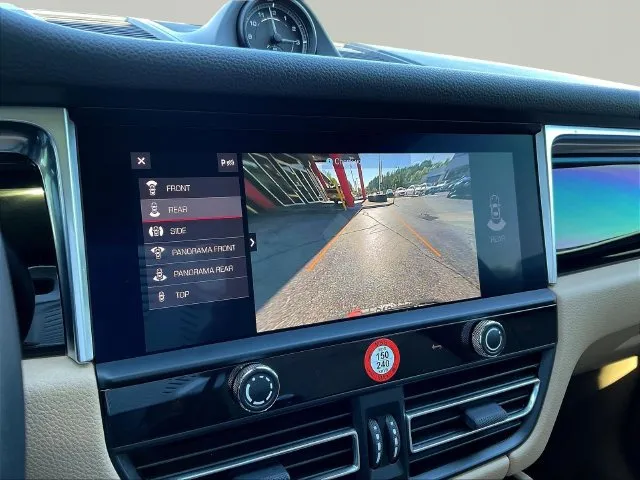 Porsche Macan photo 16