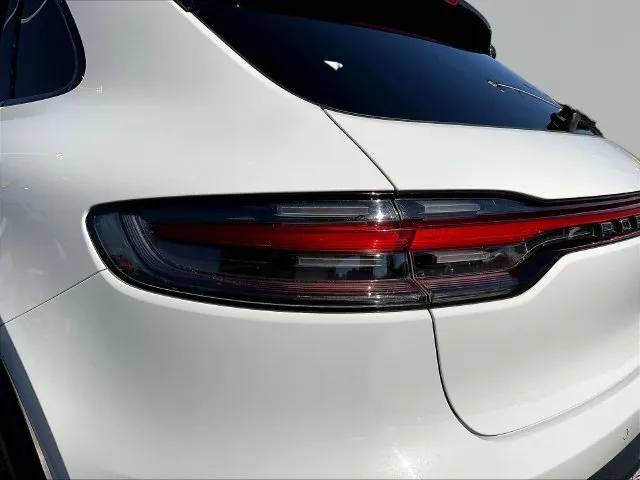 Porsche Macan photo 24