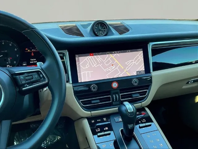 Porsche Macan photo 11